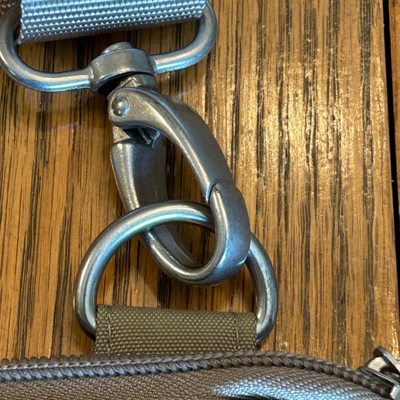 Baggallini 3 Front Zip Pocket Tan/Taupe Crossbody Bag with Light Blue Lining - Picture 5 of 11